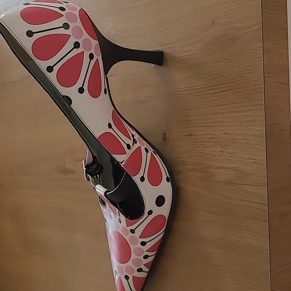 Shoes - Picture 3 of 6